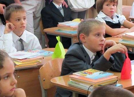 Киевским школьникам шестидневка не грозит