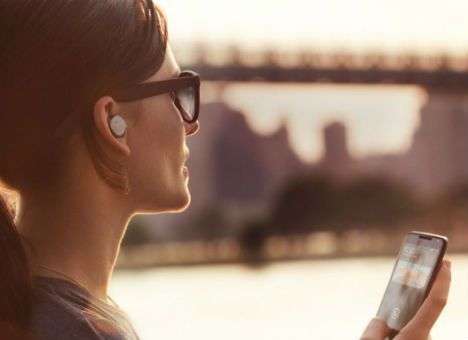 Motorola выпустит новую Bluetooth-гарнитуру Moto Hint (ВИДЕО)