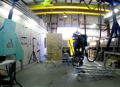 Роботы Atlas научились переносить одной рукой объекты с разной массой (ВИДЕО)