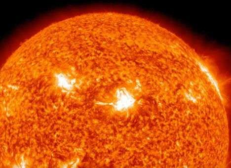 К Земле летит крупнейшая за два года солнечная буря