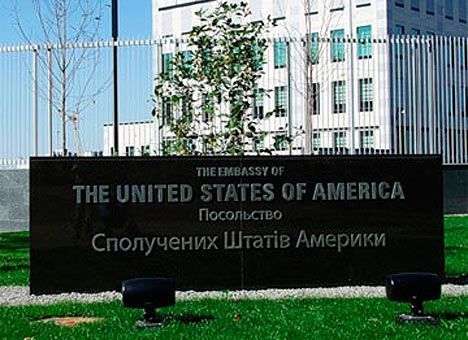 Посольство США приостановило обслуживание клиентов в Крыму