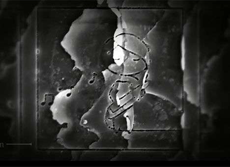 На человеческом волосе нарисовали комикс (ВИДЕО)