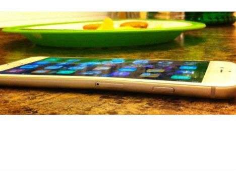 iPhone 6 Plus деформируется при ношении в кармане (ВИДЕО)