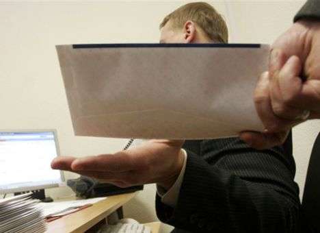 Чиновника Минприроды поймали на взятке в $15 тыс.