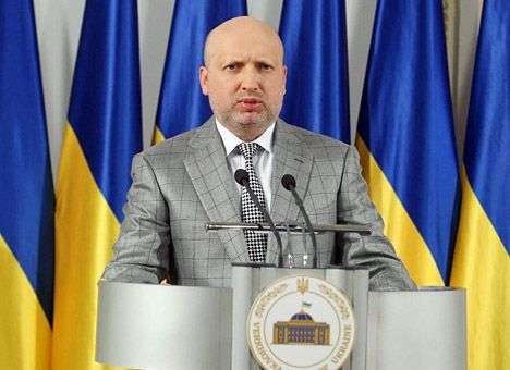 Турчинов подписал закон об очищении власти