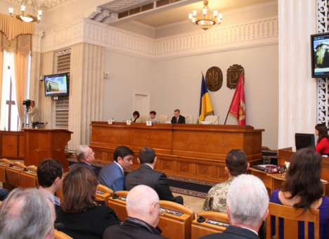 На Харьковщине выделили 1,6 млн. грн. на энергосберегающие окна и 8,4 млн. на дороги