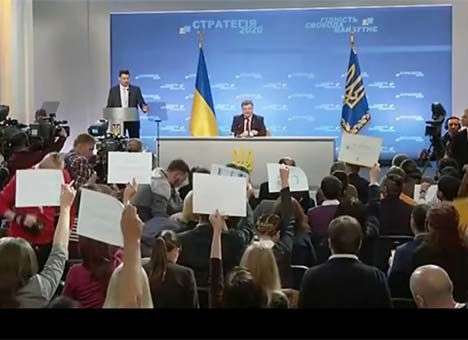 Порошенко пообещал чаще общаться со СМИ