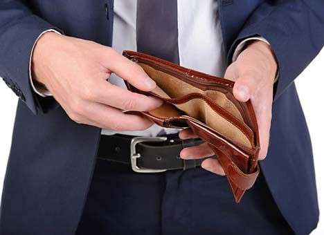 Все больше украинцев сидят без зарплат