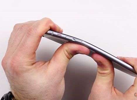 HTC One M8 гнется почти как iPhone 6