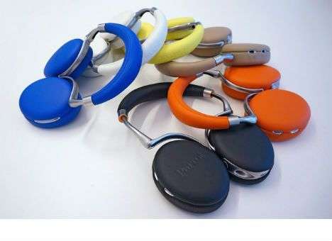 Французская компания Parrot выпускает гарнитуру с сенсорным управлением (ФОТО)