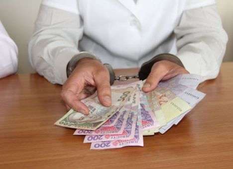 На Черниговщине оперативники разоблачили группу преступников в белых халатах (ФОТО)