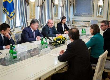 Стало известно, о чем Порошенко говорил с помощником Госсекретаря США в Киеве
