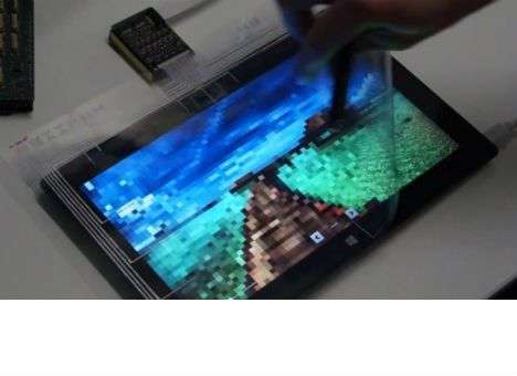 Microsoft разрабатывает «умную» обложку для планшетов Surface (ВИДЕО)