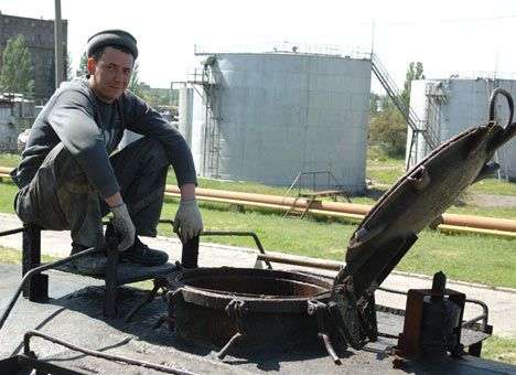 Нефтедобычу погубит жадность