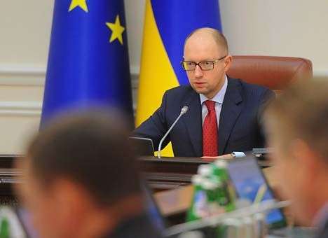 Яценюк рассказал, когда начнется отопительный сезон