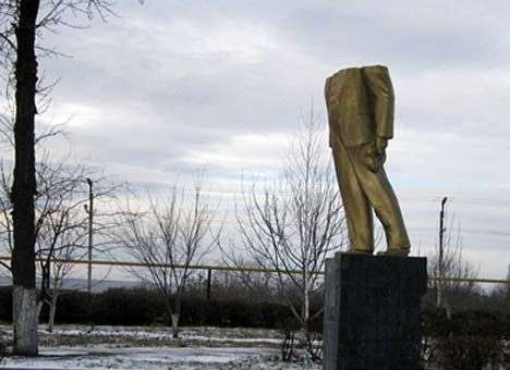 В Украине снесли уже около 300 памятников Ленину