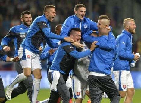 Словакия побеждает чемпионов Европы и становится лидером группы С