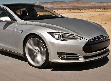 Новый Tesla Model S P85D  разгоняется до 96 км/ч за 3,2 секунды (ВИДЕО)