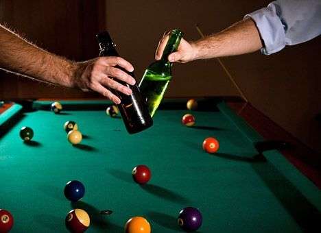 Бильярд и пиво помогают мужчинам бороться со старостью