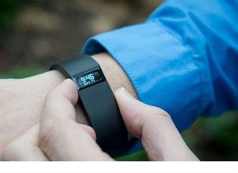 Fitbit выпустит фитнес-браслеты Charge и Charge HR