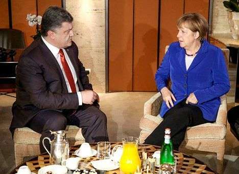 Порошенко и Меркель считают необходимым улучшить техобеспечение миссии ОБСЕ в Донбассе (ФОТО)