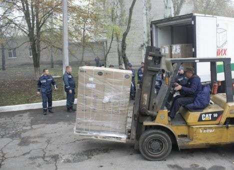 Первые восемь машин «гуманитарки» из Германии уже в Запорожье (ФОТО)