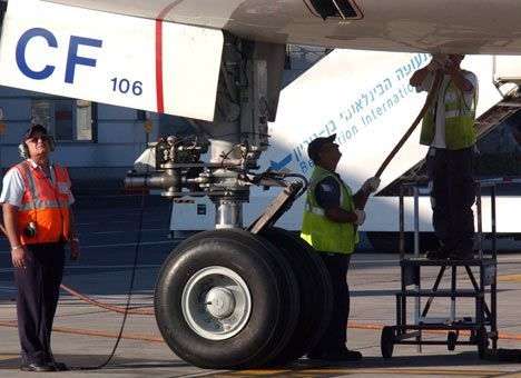 Израиль усилил проверку пассажиров в аэропортах из-за вируса Эбола