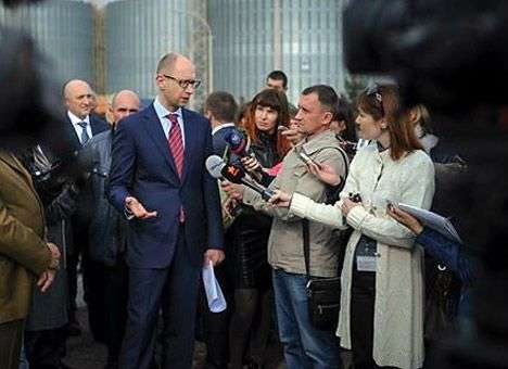 На восстановление Украины потребуется несколько десятков лет - Яценюк