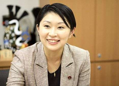 Министр экономики Японии ушла в отставку из-за финансового скандала