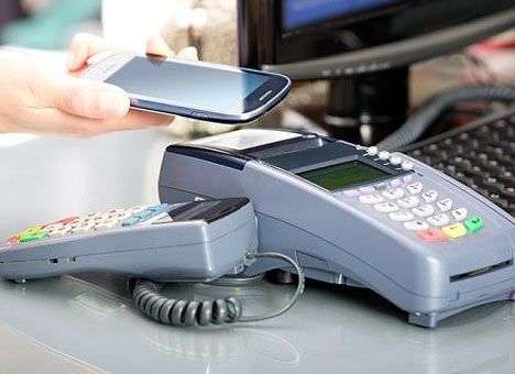 В Британии оплата покупки через смартфон помогает получить бесплатный обед