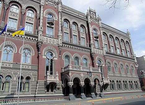 Нацбанк будет поэтапно отменять ограничения на валютном рынке - Гонтарева