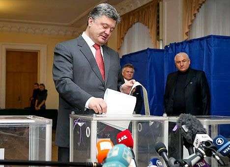 Порошенко проголосовал и сказал, что счастлив (ФОТО)