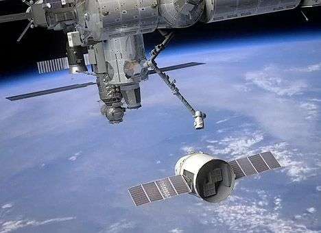 Коммерческий корабль Dragon SpaceX отстыковался от МКС