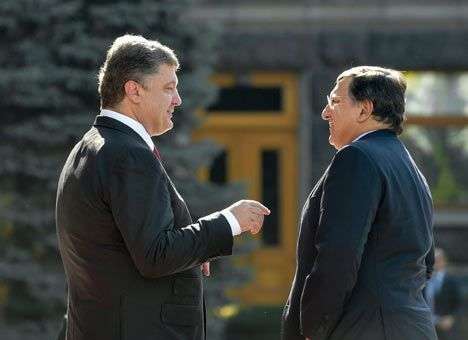 Порошенко обсудил по телефону с Баррозу вопрос о помощи со стороны ЕС