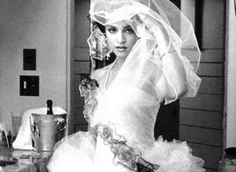 Свадебное платье Мадонны пустят с молотка