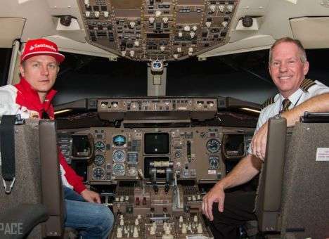 Чемпион «Формулы-1» пересел за штурвал Боинга