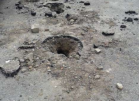 В Донецке на спортплощадку упал снаряд, погибли дети – горсовет