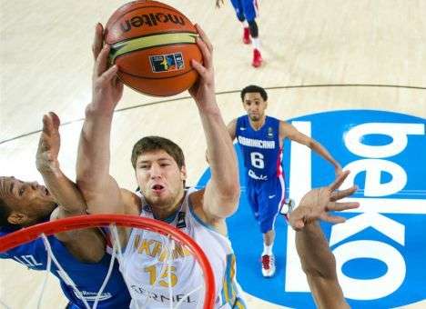 Украинский центровой продолжает блистать в Китае