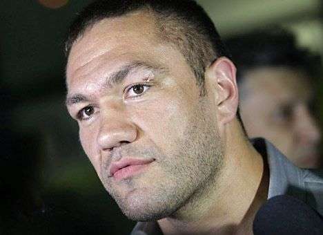 Болгарин Пулев бойкотировал обязательную пресс-конференцию перед боем с Кличко