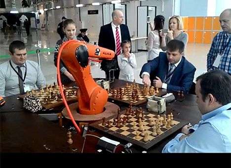 Действующий чемпион мира отказался сыграть с шахматным роботом (ВИДЕО)