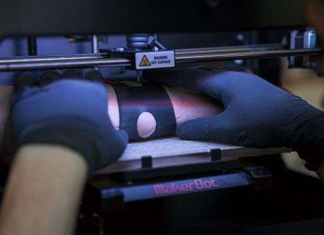 Французские студенты превратили 3D-принтер в робота-татуировщика