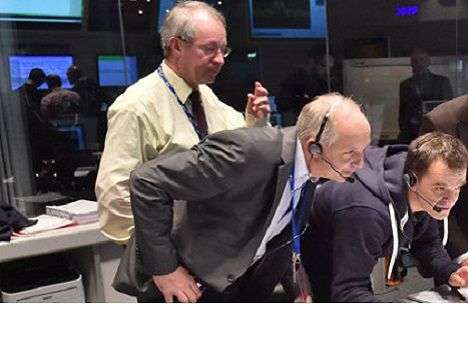 Ученые получили первые снимки ядра кометы (ФОТО)