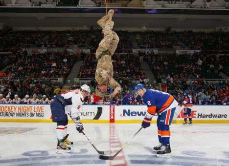 НХЛ отметила День военных (ФОТО)
