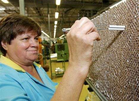 В Украине упало производство водки, коньяка и сигарет