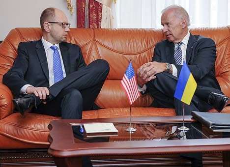 Яценюк и Байден начали переговоры в Киеве
