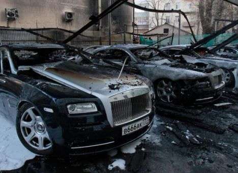 В центре Москвы сгорели 12 элитных иномарок, в том числе Rolls-Royce и Bentley (ФОТО, ВИДЕО)