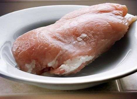 Заморозка поможет обезопасить куриное мясо