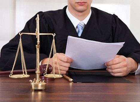 Уволенные согласно закону о люстрации чиновники массово подают в суд