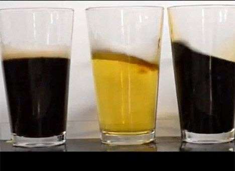 Физики объяснили, почему кофе проливают чаще пива (ВИДЕО)