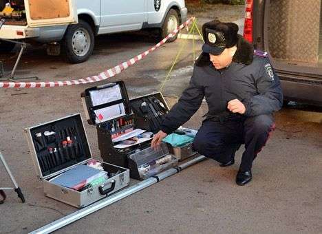 В Киеве искали бомбы в школе, метро, посольстве Канады и на почте